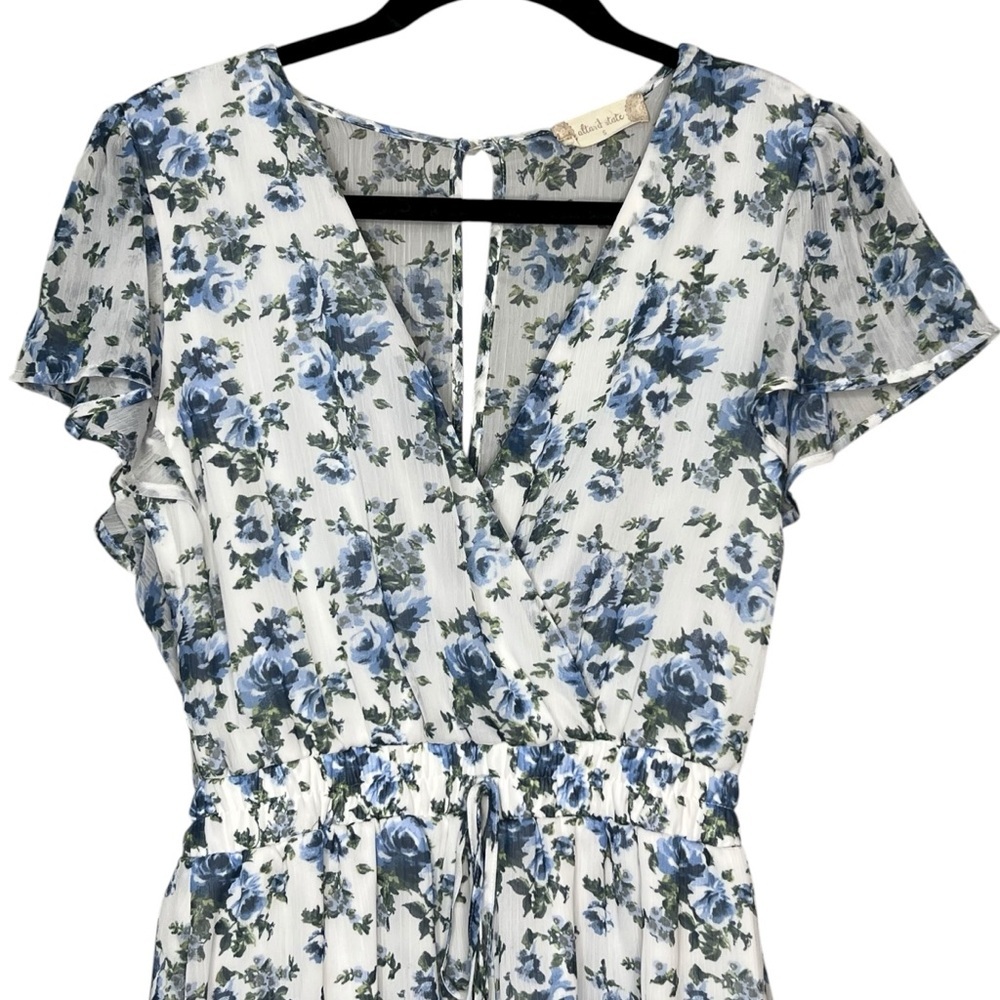 Altar’d State Women’s White Blue Floral V-Neck Romper Size Small - Picture 2 of 5